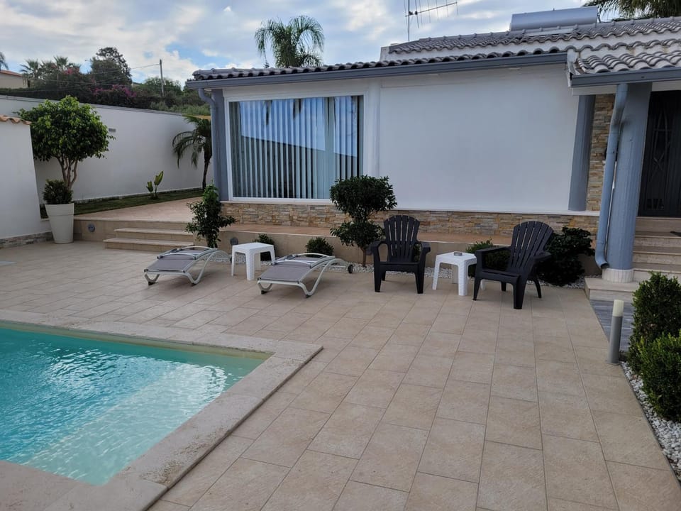 Property building, Swimming pool
