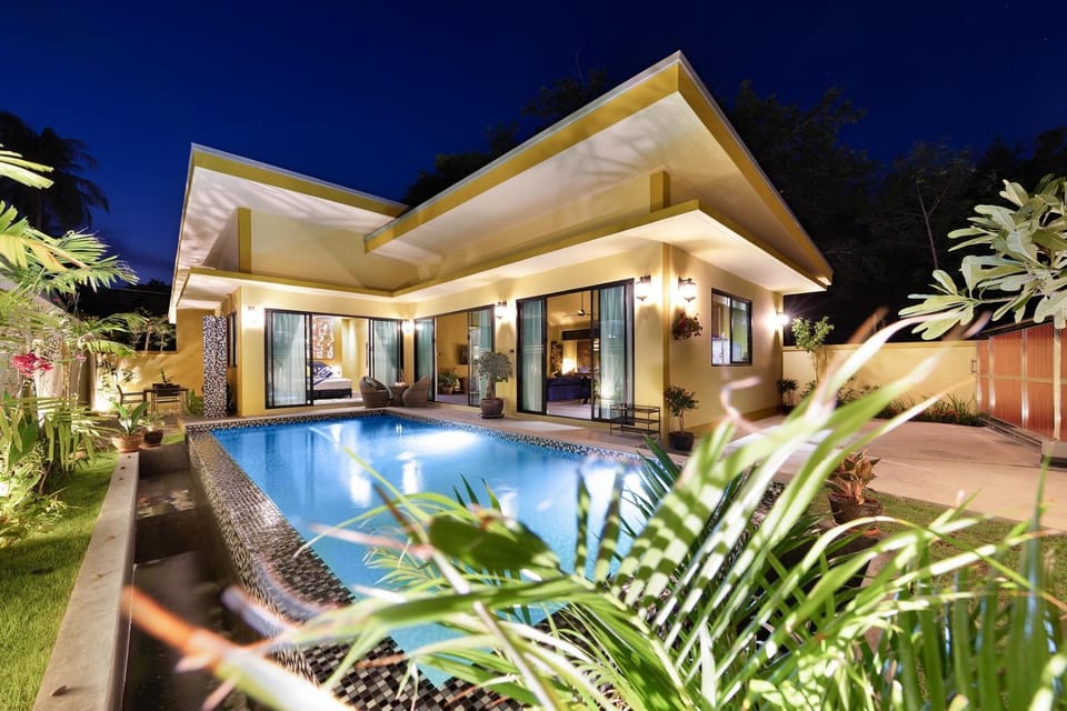 Property building, Pool view, Swimming pool, Swimming pool