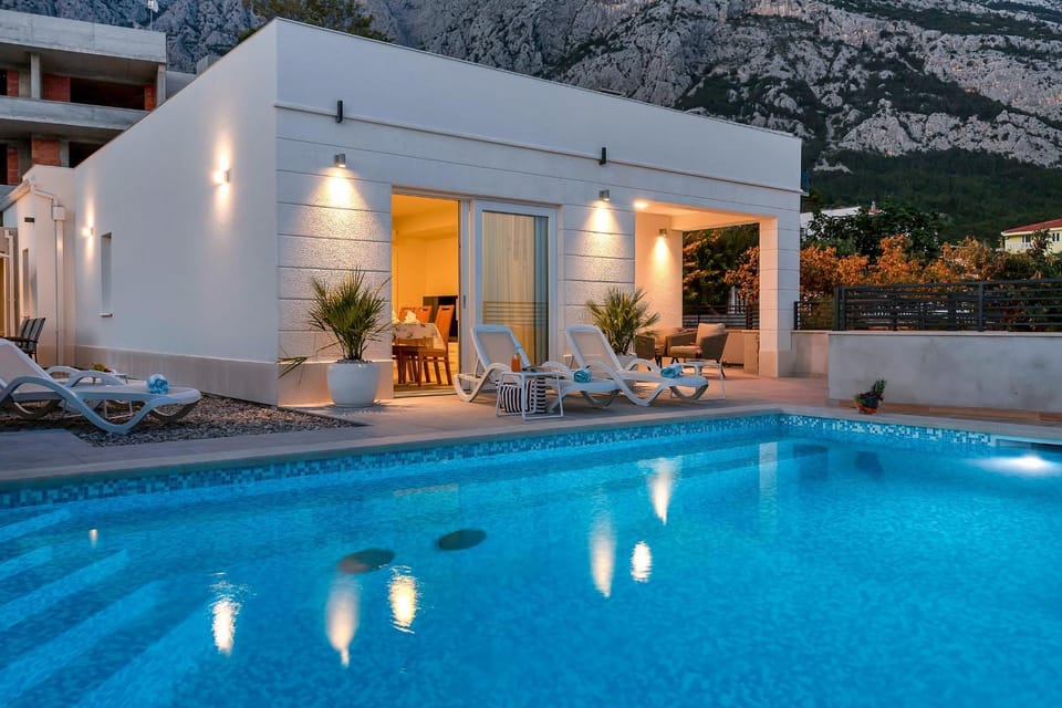 Property building, Swimming pool