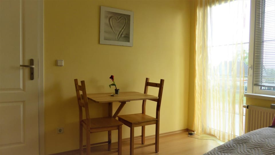 Photo of the whole room, Seating area, Dining area, Bedroom