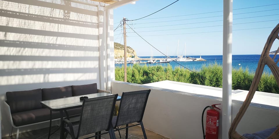 Lemonia Rooms 4 House in Milos
