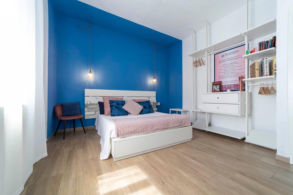 People, Massage, Other, Logo/Certificate/Sign, Bedroom, Area and facilities, Italian breakfast, Alcoholic drinks, Non alcoholic drinks, children, group of guests, locker, air conditioner