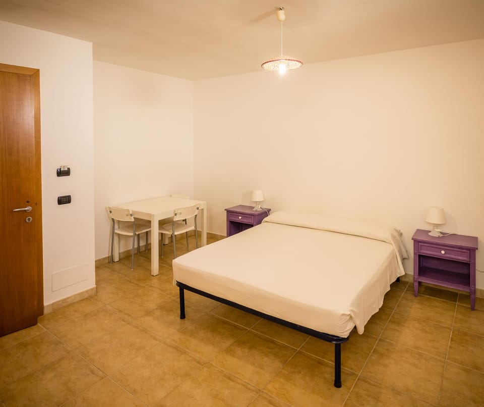 Bed, Living room, Photo of the whole room, Dining area, Bedroom