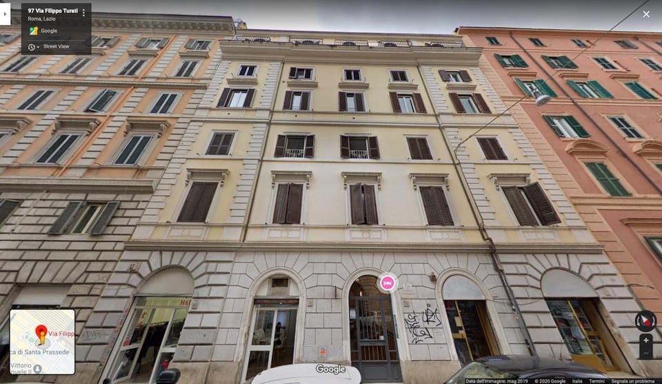 Facade/entrance