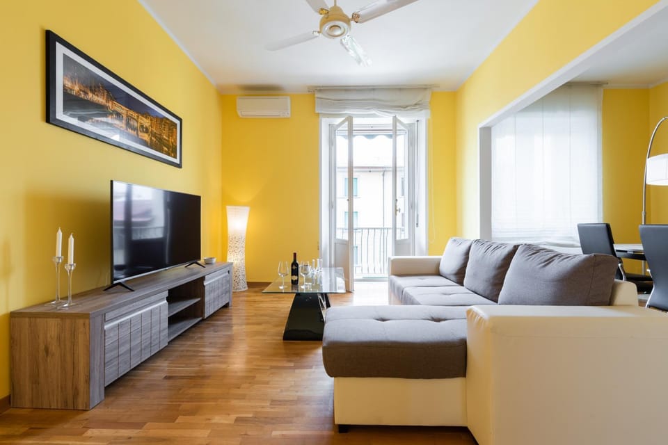 TV and multimedia, Living room, Lounge or bar, Seating area