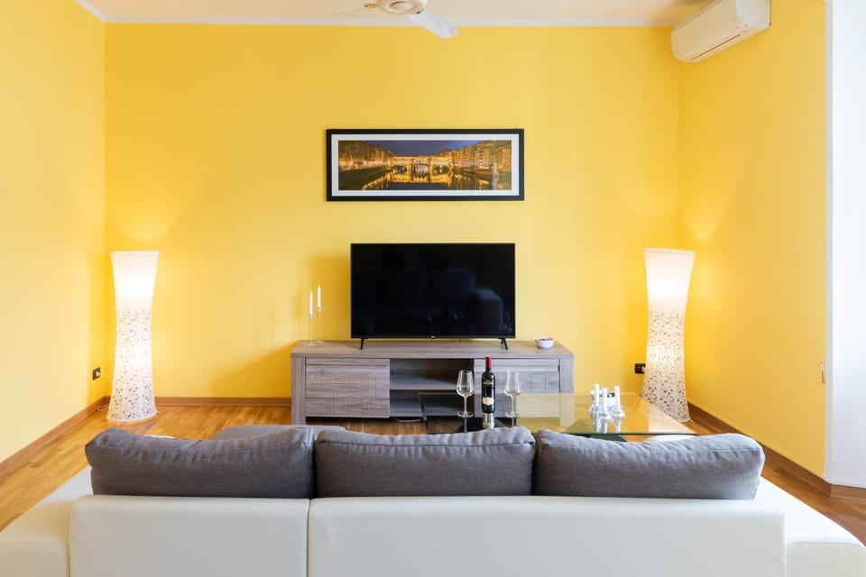 TV and multimedia, Living room, Lounge or bar, Seating area