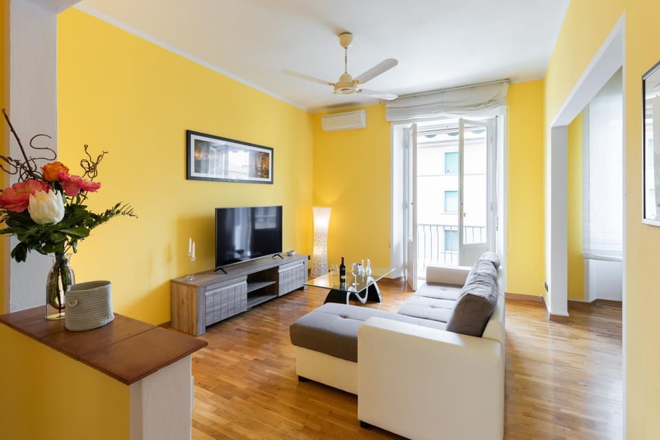 TV and multimedia, Living room, Lounge or bar, Seating area