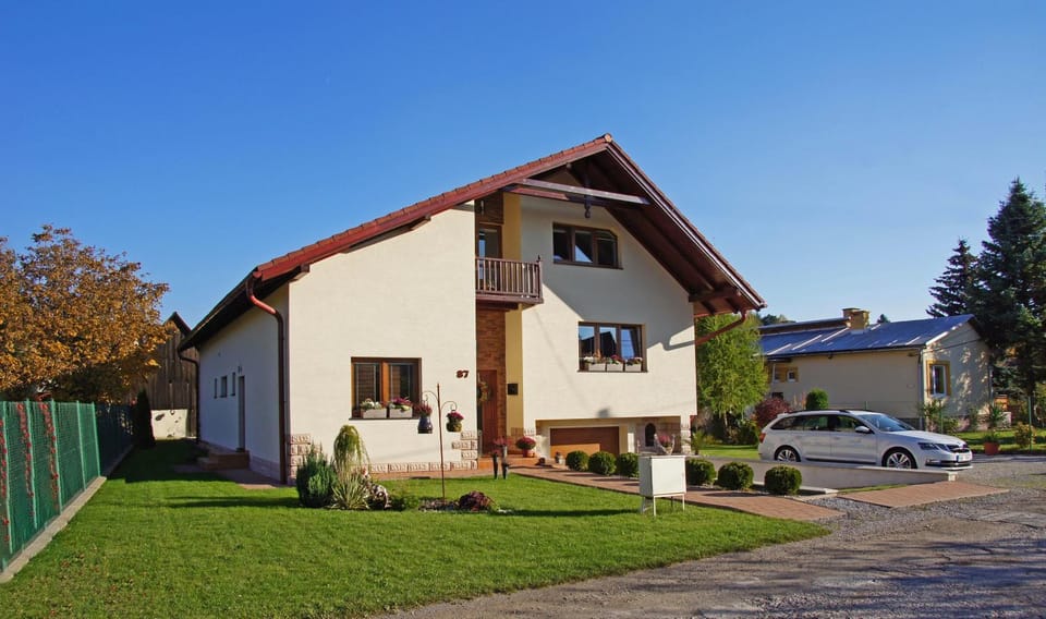 Property building, Neighbourhood, Garden, View (from property/room), Balcony/Terrace, Street view, Location, Parking, heating, internet, storage