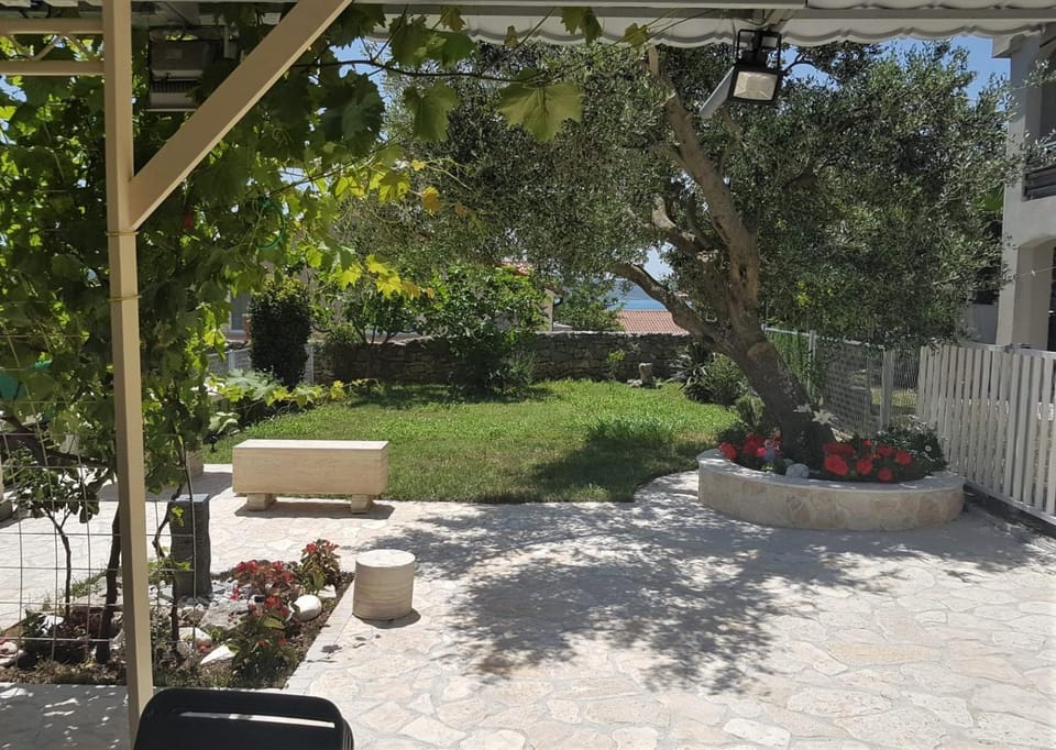 BBQ facilities, Garden, Sea view