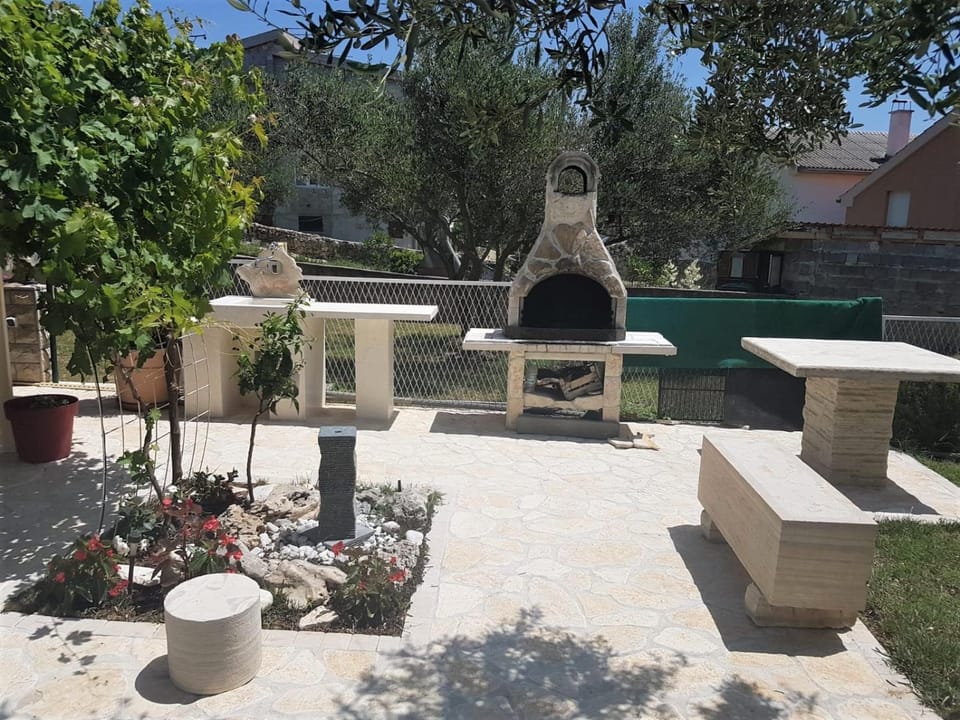 BBQ facilities, Garden, Sea view