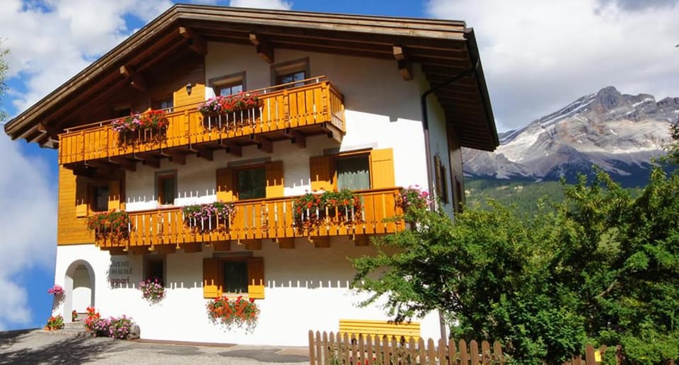 Property building, Facade/entrance, Garden, Skiing, Balcony/Terrace, Hiking, Cycling, Mountain view, Family