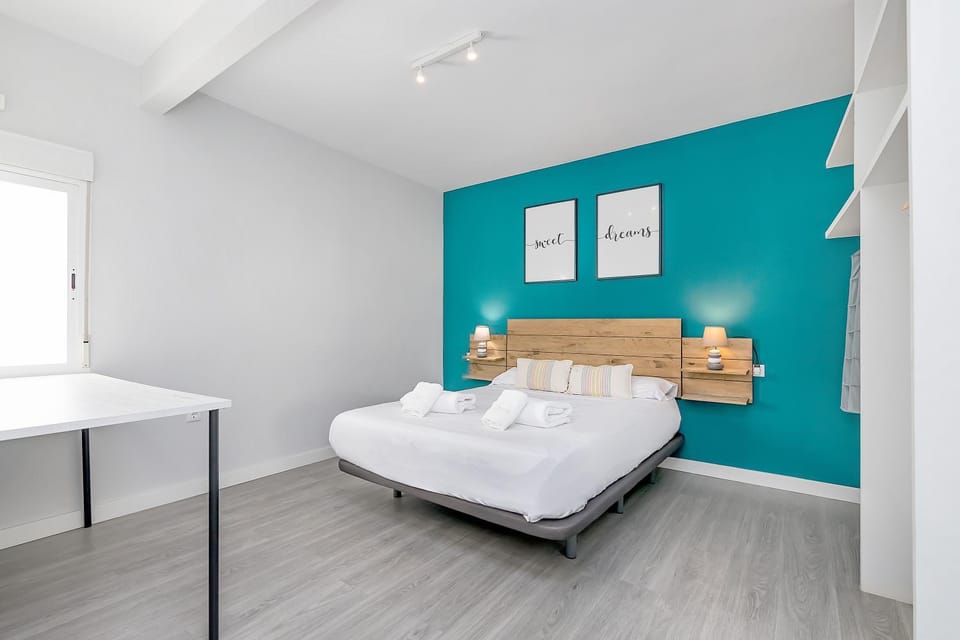 Bed, Photo of the whole room, Bedroom