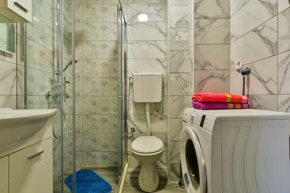 Shower, Toilet, Bathroom, washing machine