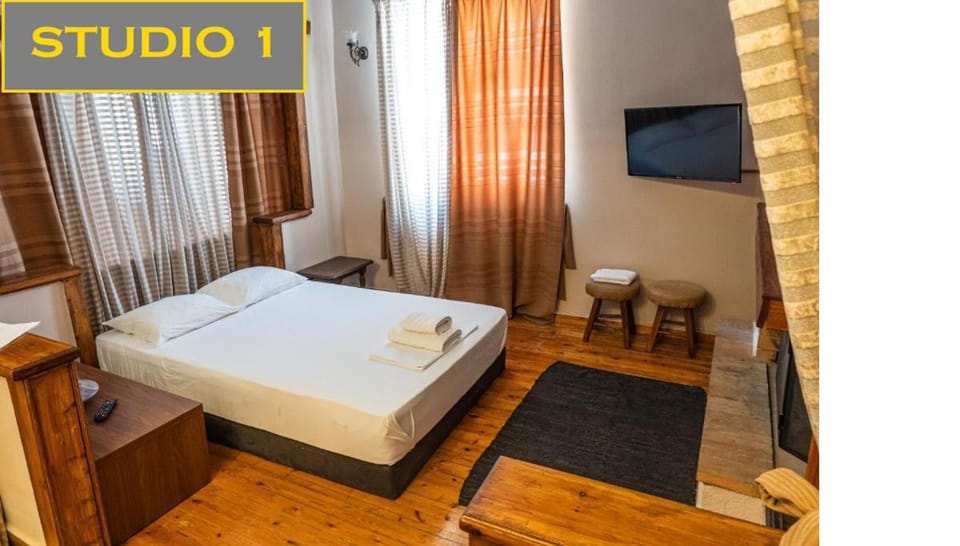 Platos's Academy Studio 100m² (4min METRO) Apartment in Athens