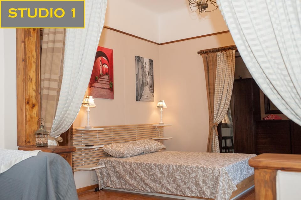 Platos's Academy Studio 100m² (4min METRO) Apartment in Athens