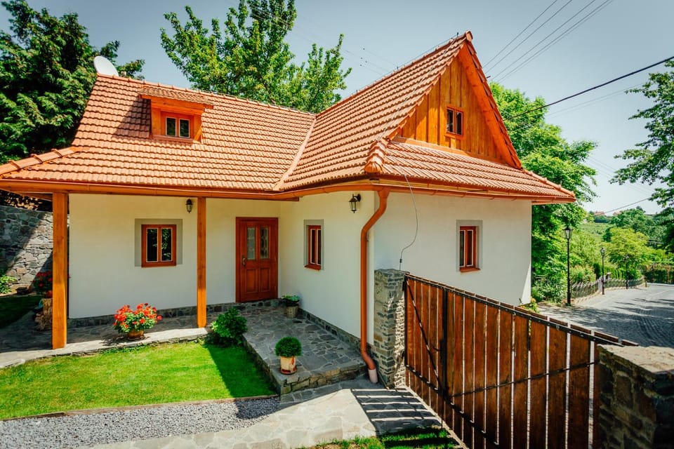 Property building, Facade/entrance, Garden