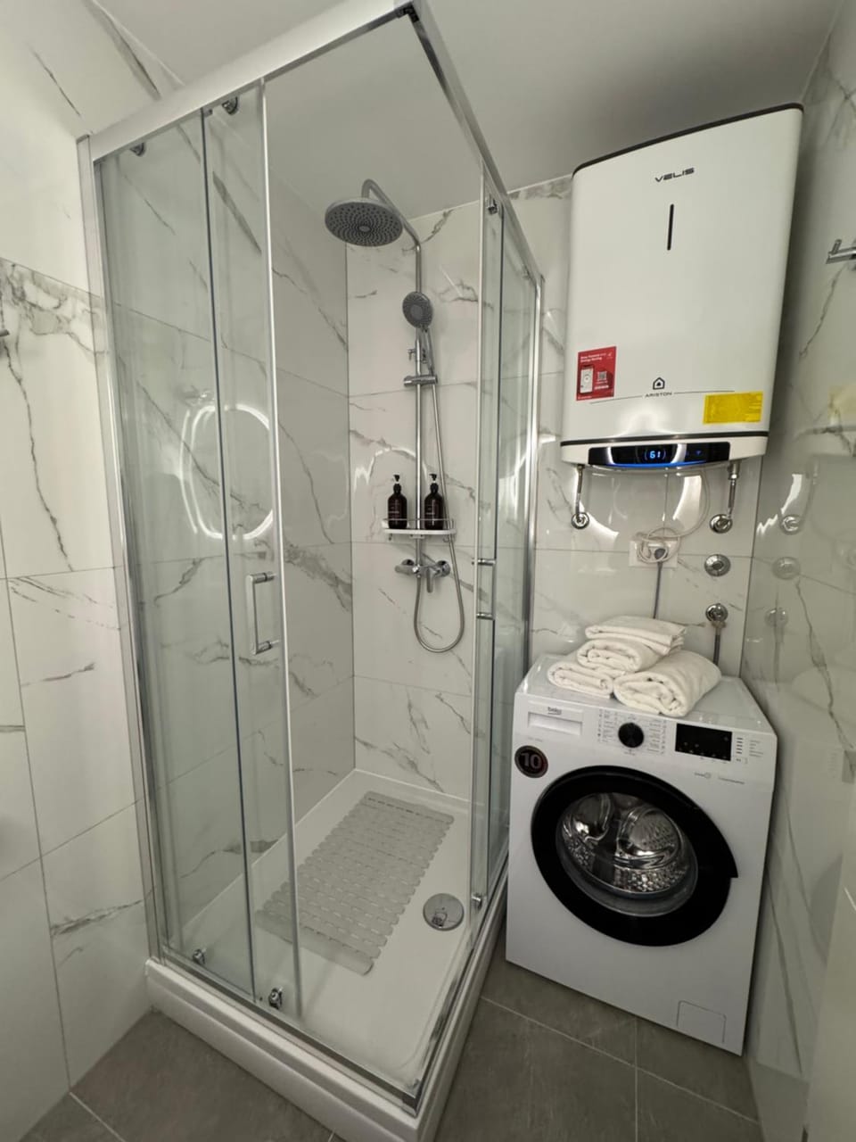 Shower, Toilet