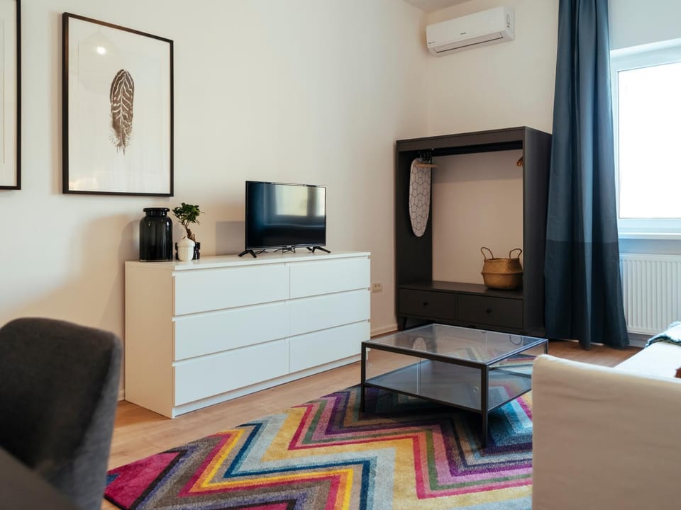 Communal lounge/ TV room, TV and multimedia, Living room, Seating area