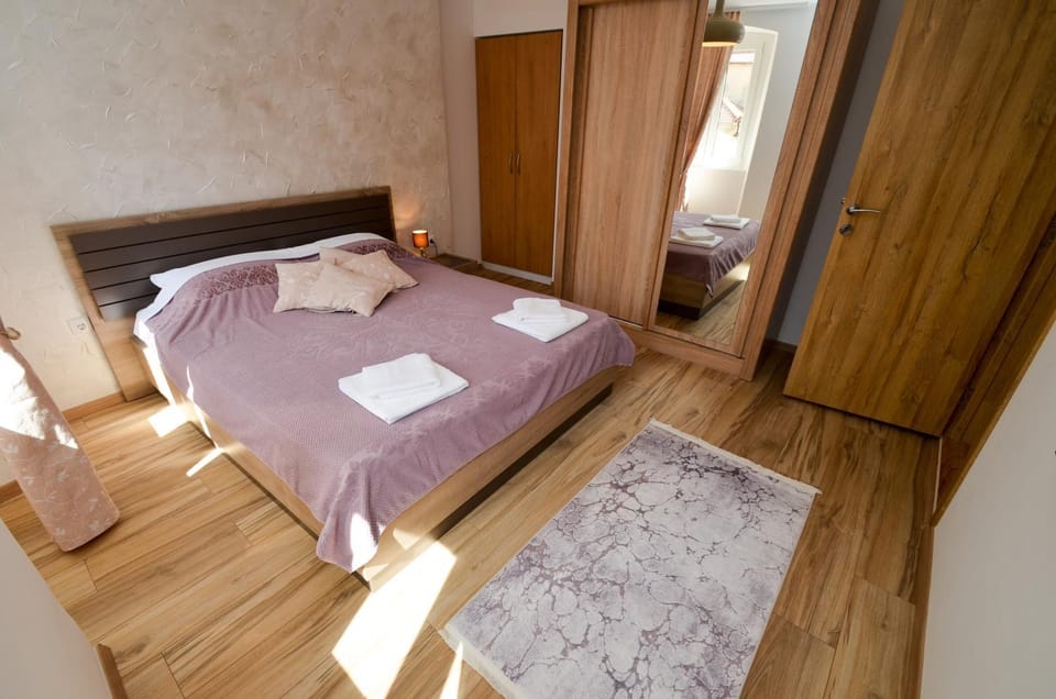 Bed, Bedroom, towels, wardrobe