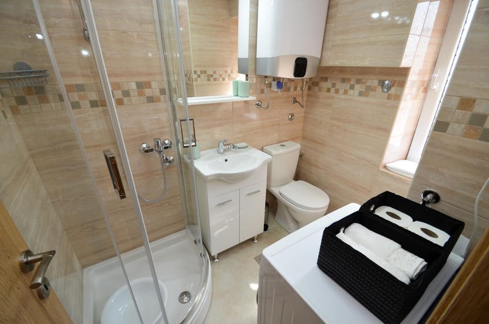 Shower, Toilet, Bathroom