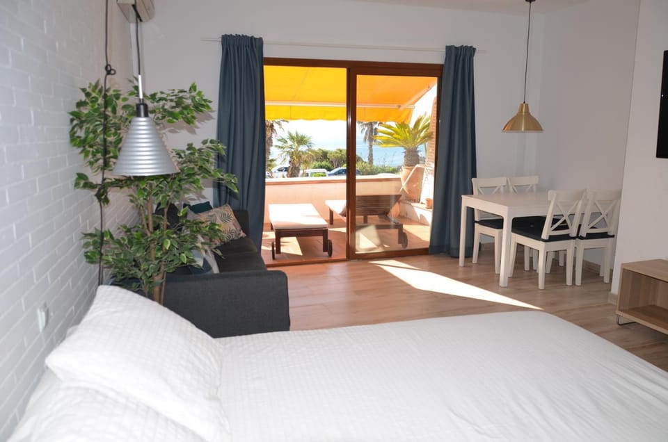 Bed, Balcony/Terrace, Living room, Dining area, Bedroom