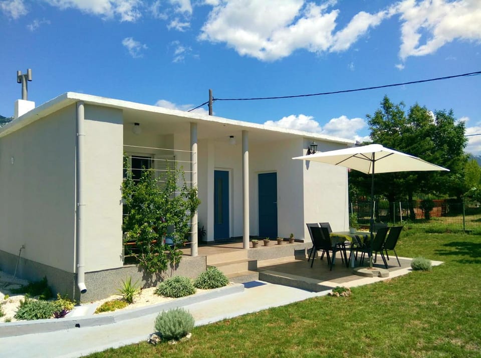 Patio, Facade/entrance, Garden