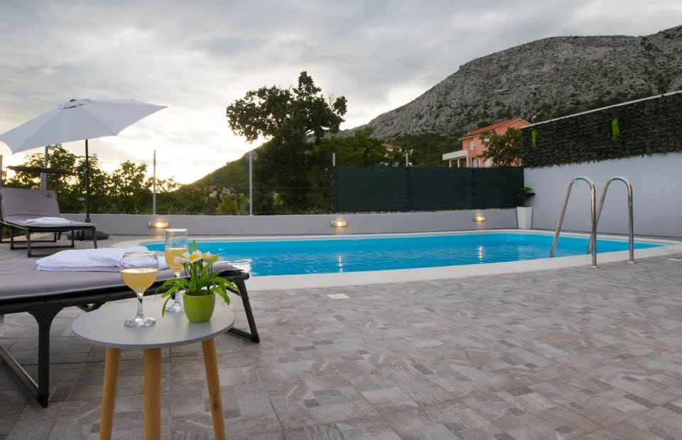 Property building, Swimming pool