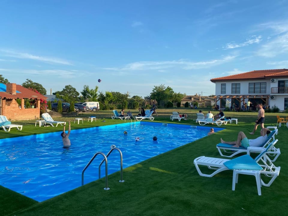 Property building, Natural landscape, BBQ facilities, Garden, Garden view, Pool view, Swimming pool, sunbed