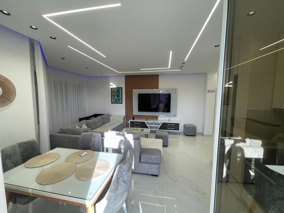 Communal lounge/ TV room, TV and multimedia, Living room