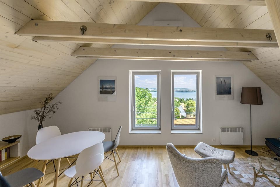 Living room, Lake view