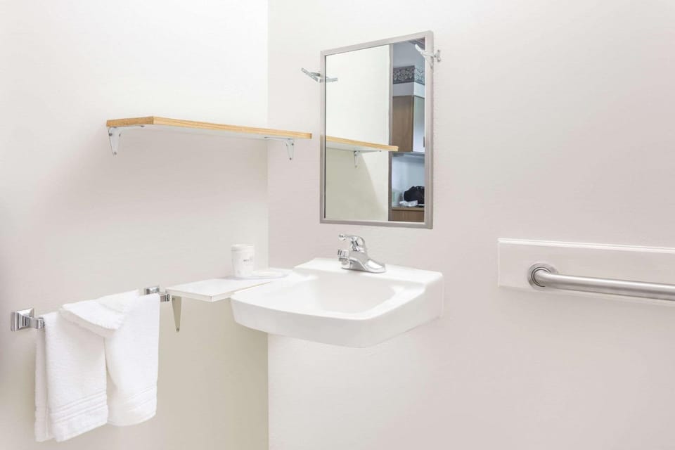 Bathroom, Photo of the whole room, On site
