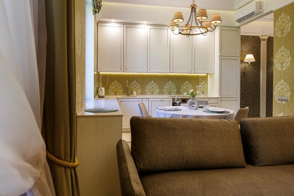 Kitchen or kitchenette, Living room, Seating area