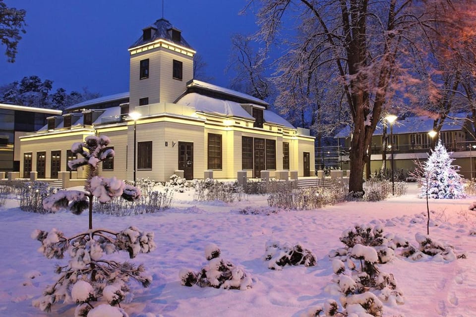 Facade/entrance, Winter