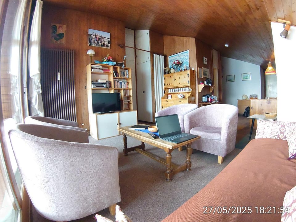 Lounge or bar, Seating area