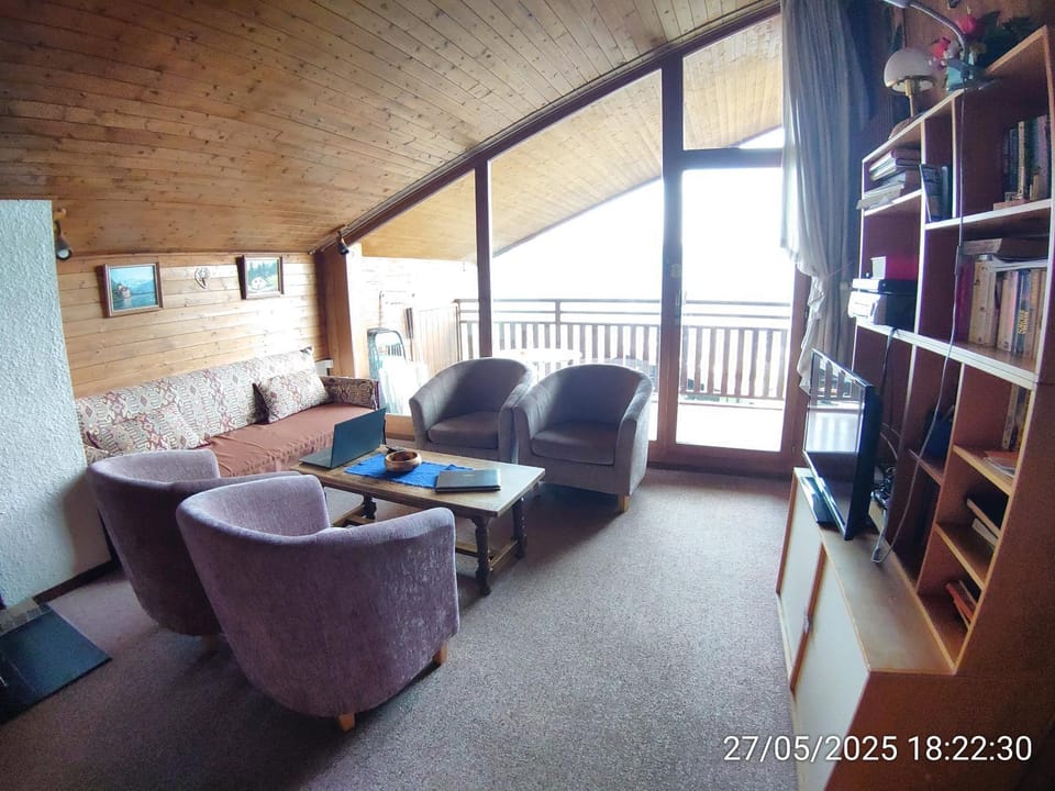 View (from property/room), Seating area, Mountain view, Mountain view