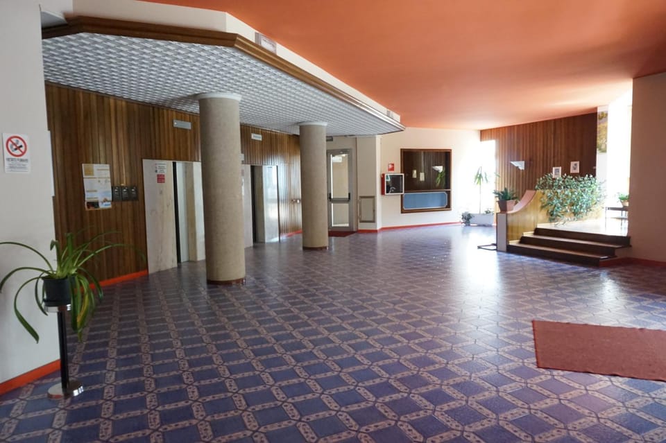 Communal lounge/ TV room