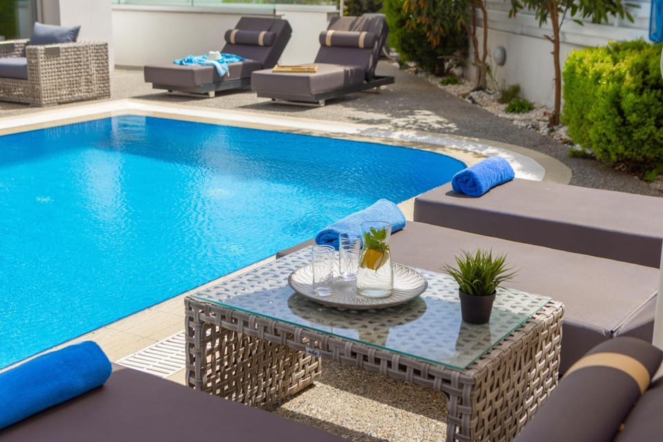 Patio, Day, Living room, Seating area, Pool view, Swimming pool, sunbed