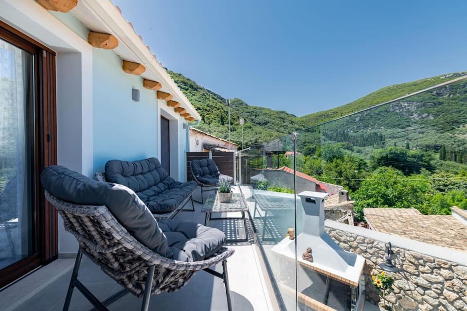 Property building, Natural landscape, On site, Landmark view, Mountain view