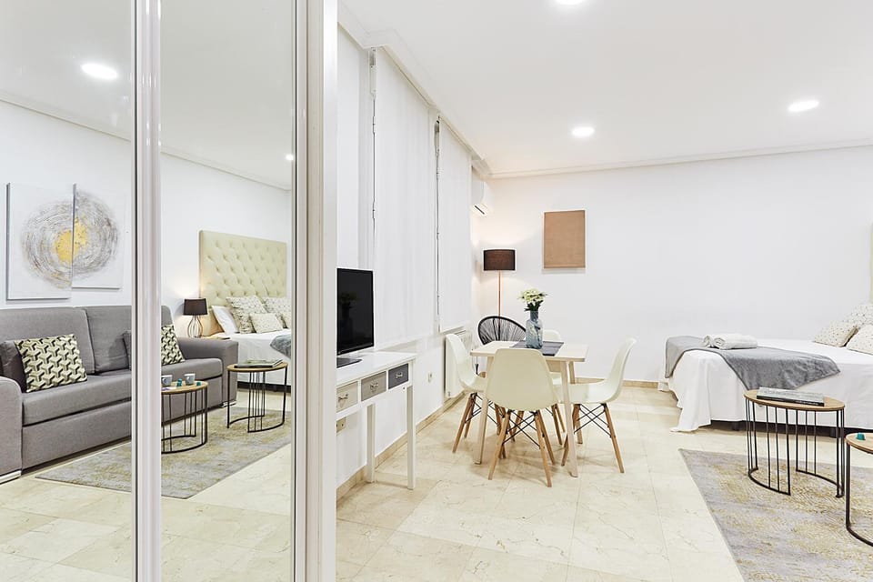 LEEWAYS LOFT XXI in GRAN VÍA Apartment in Centro