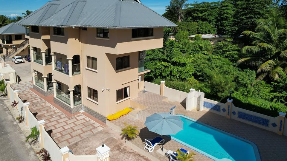 Property building, Bird's eye view, Pool view