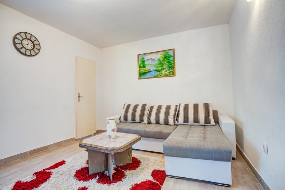 Bed, Living room, Seating area
