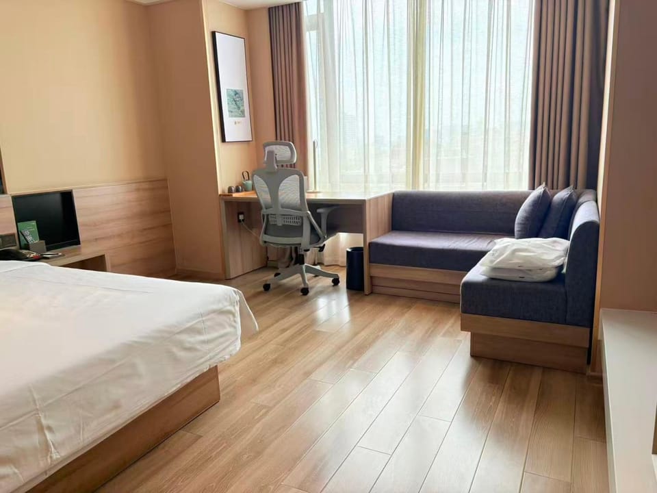 Seating area, Bedroom