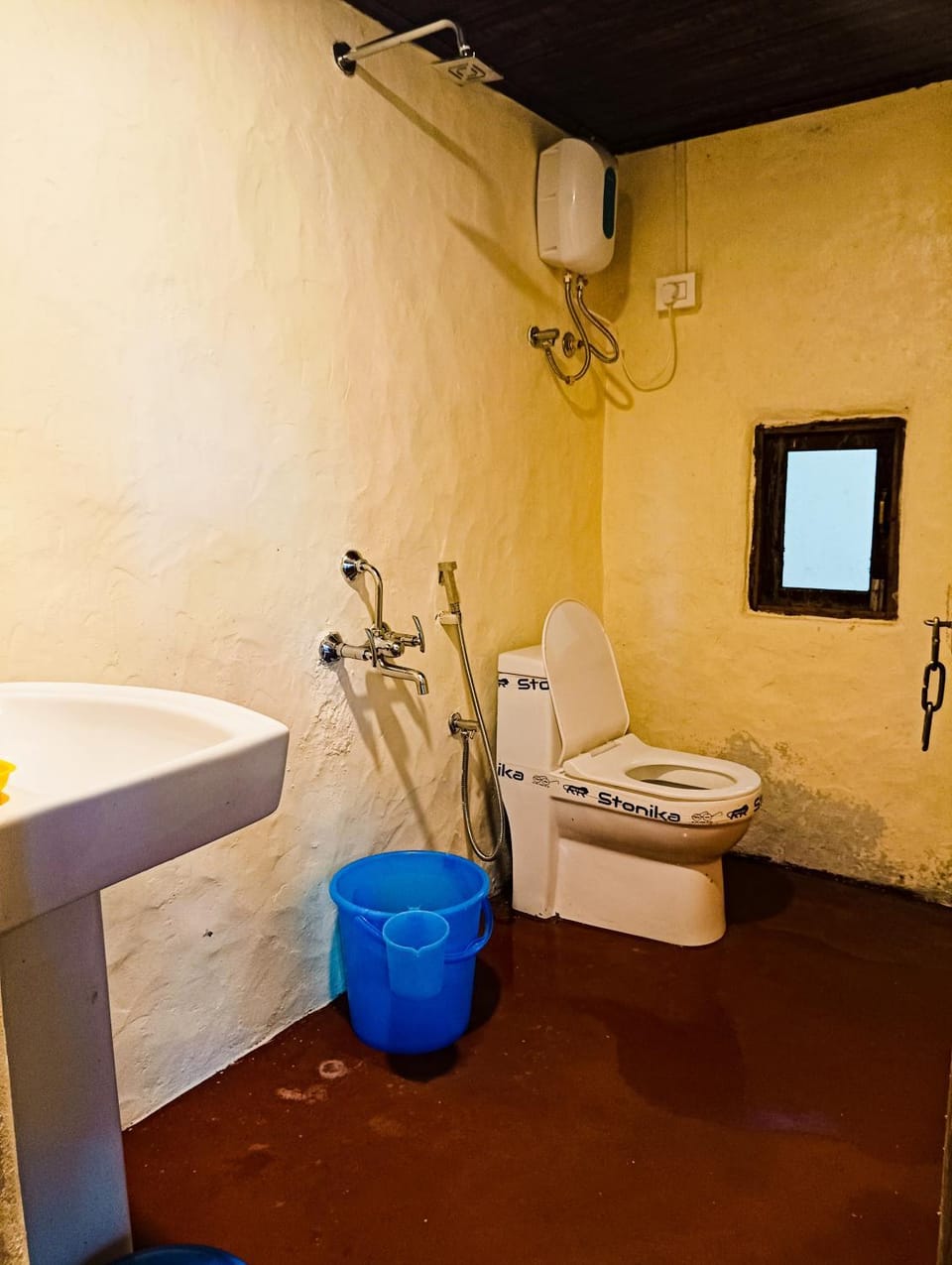 Toilet, Bathroom, towels