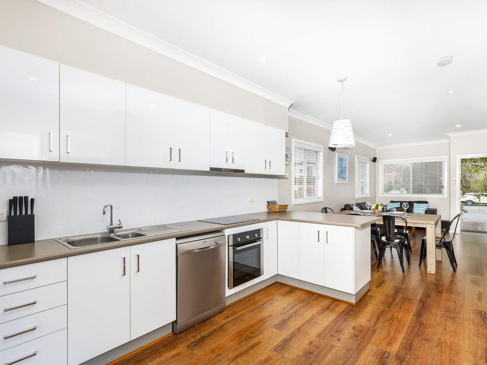 Kitchen or kitchenette, Dining area, dishwasher, oven, stove
