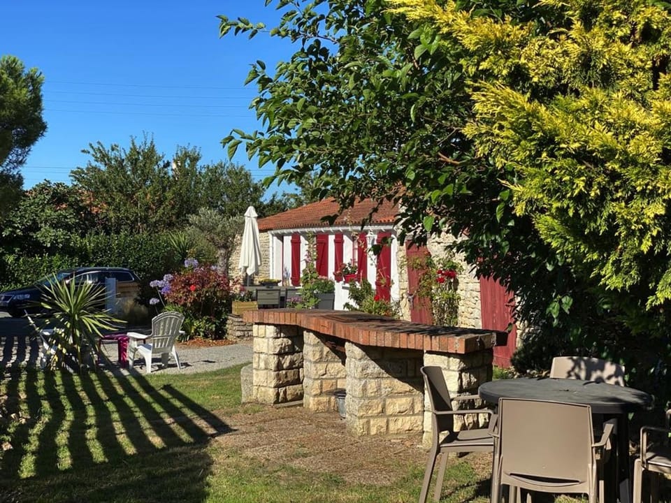 Charme et détente entre mer et campagne, proche plages et activités - FR-1-336-83 House in Pays de la Loire