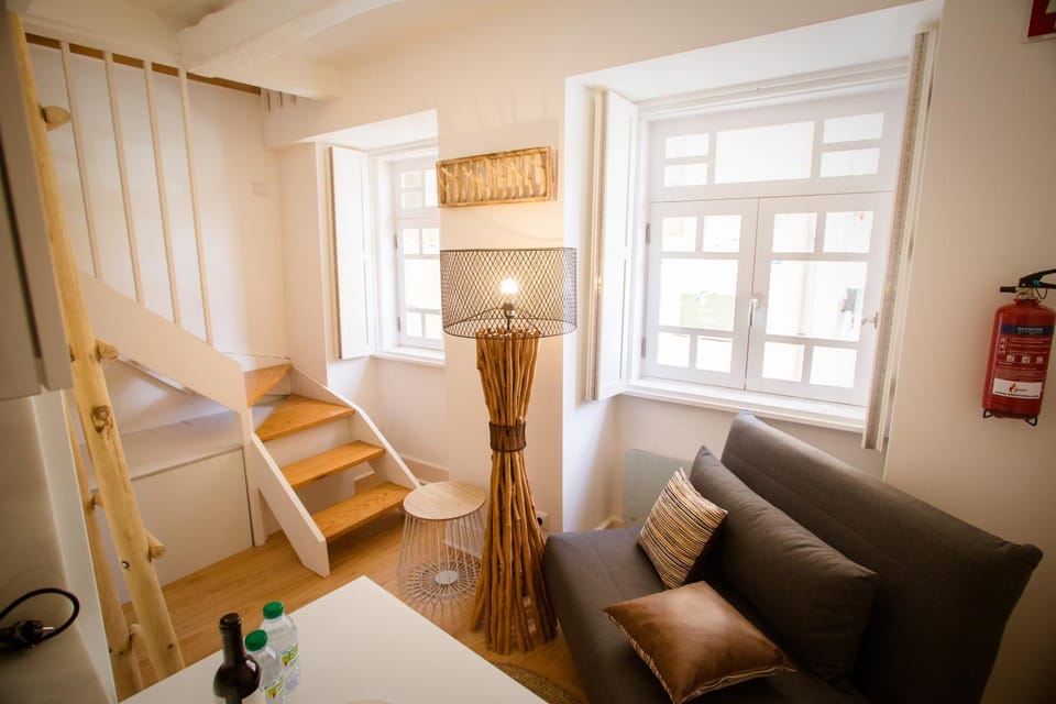 Coffee/tea facilities, Kitchen or kitchenette, Living room, Seating area