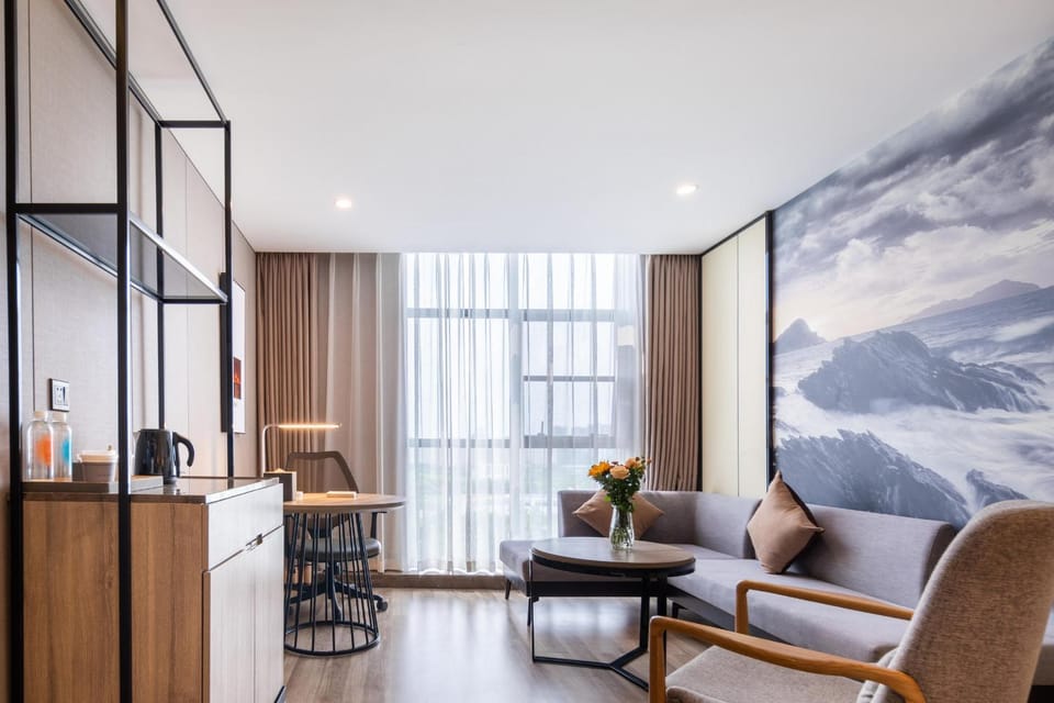 Atour Hotel Bantian Zhongcheng Shenzhen Hotel in Shenzhen