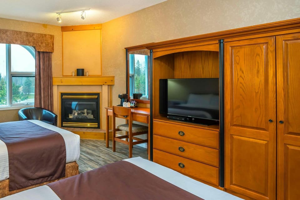 Bedroom, fireplace