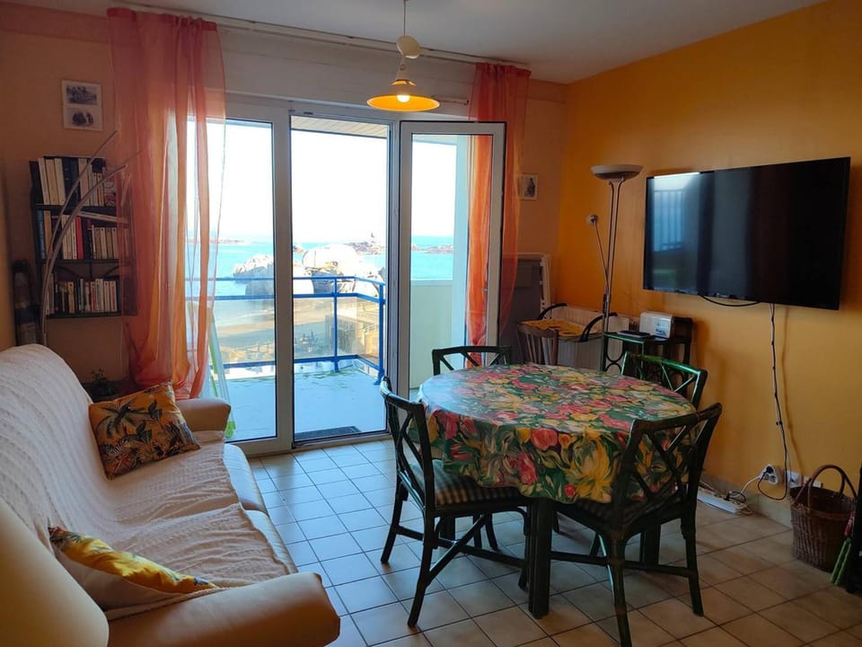 Appartement 3* avec balcon et parking face à la plage de Trégastel - FR-1-368-171 Apartment in Trégastel