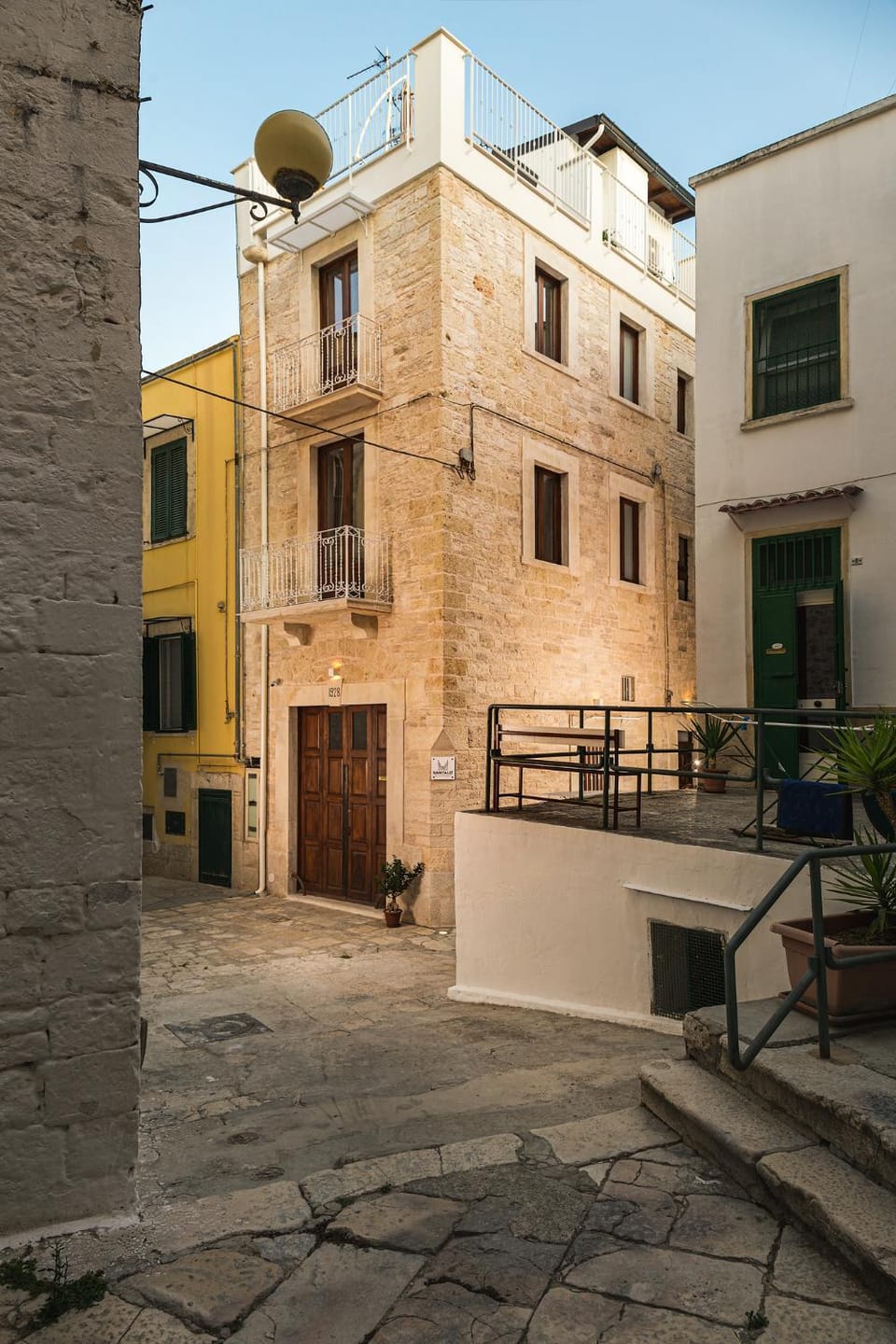 Property building, Patio, Facade/entrance, Neighbourhood
